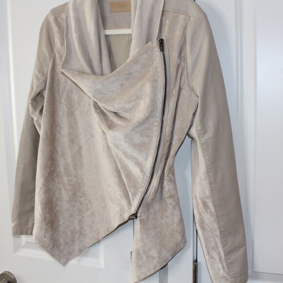 BLANK NYC Mixed Media Faux Leather Suede Moto Jacket Light Beige | Small - Picture 7 of 11